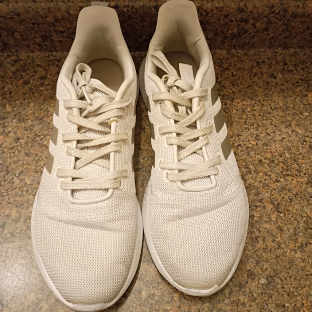 White Adidas Fair condition because of the front size 8.5 women